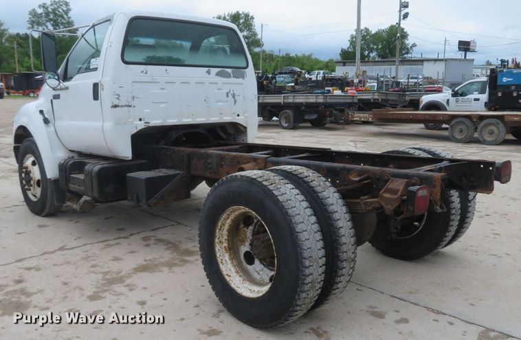 image for item DI2212 2003 Ford F650 Super Duty XLT  truck cab and chassis