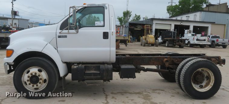 image for item DI2212 2003 Ford F650 Super Duty XLT  truck cab and chassis