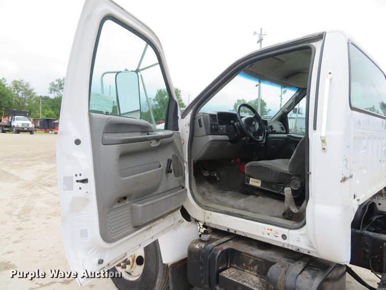 image for item DI2212 2003 Ford F650 Super Duty XLT  truck cab and chassis