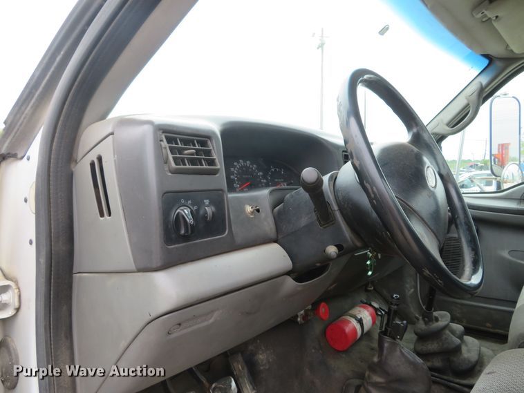 image for item DI2212 2003 Ford F650 Super Duty XLT  truck cab and chassis