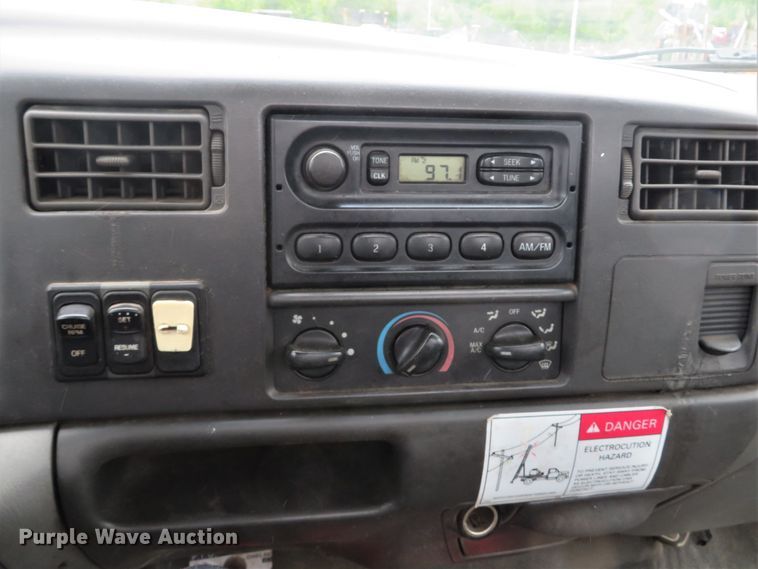 image for item DI2212 2003 Ford F650 Super Duty XLT  truck cab and chassis