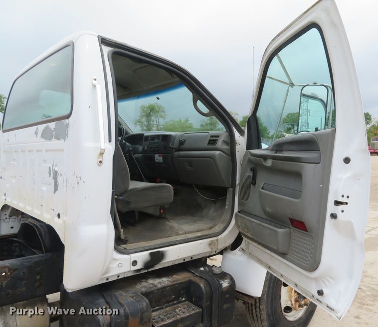 image for item DI2212 2003 Ford F650 Super Duty XLT  truck cab and chassis