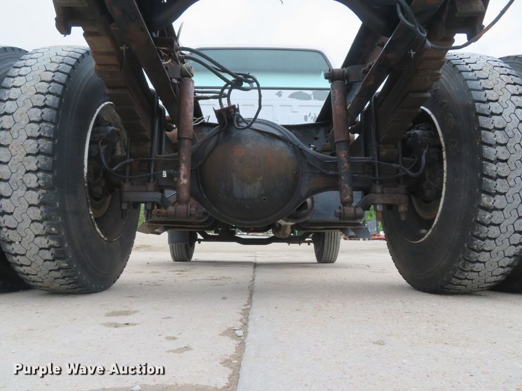 image for item DI2212 2003 Ford F650 Super Duty XLT  truck cab and chassis