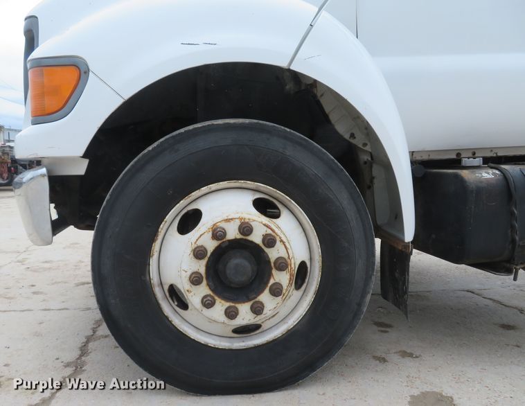 image for item DI2212 2003 Ford F650 Super Duty XLT  truck cab and chassis