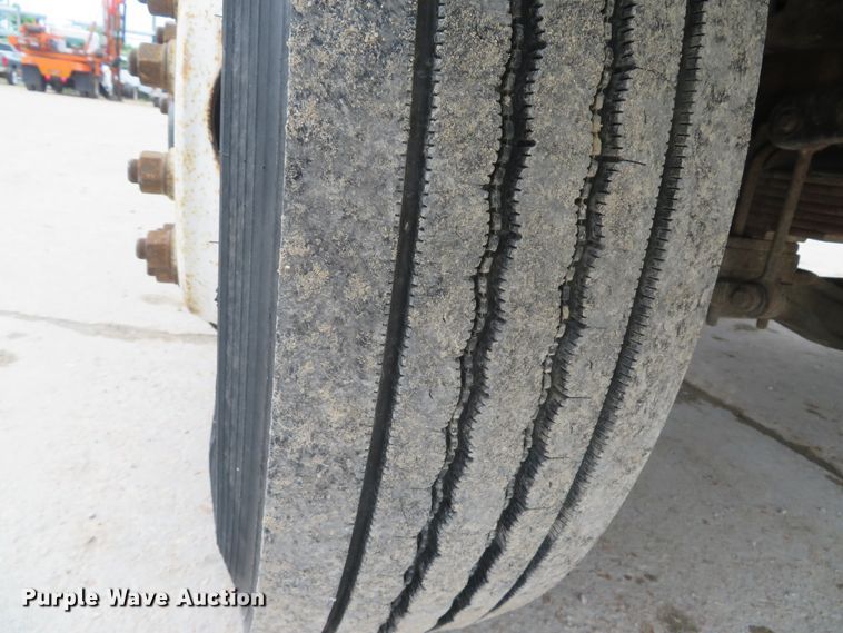 image for item DI2212 2003 Ford F650 Super Duty XLT  truck cab and chassis