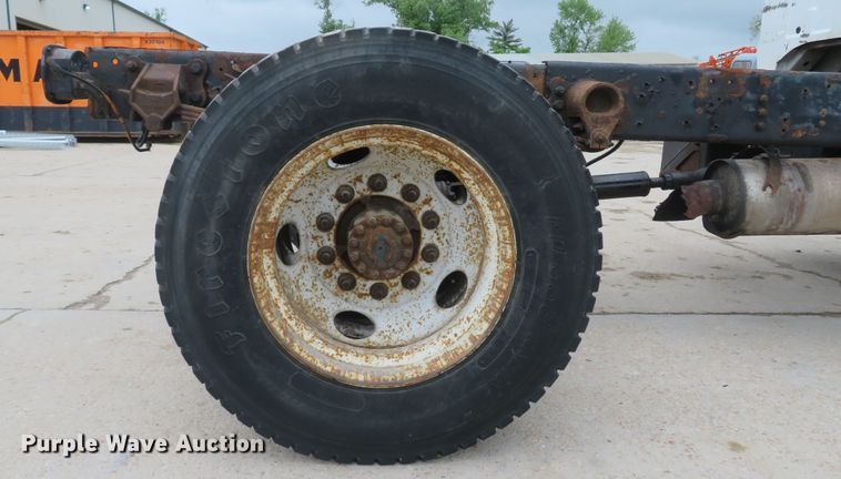 image for item DI2212 2003 Ford F650 Super Duty XLT  truck cab and chassis