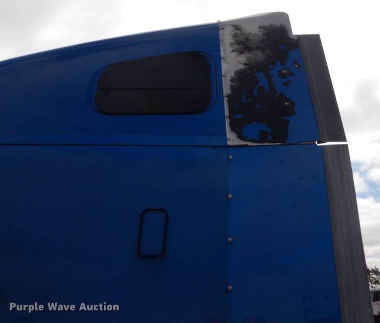 image for item FX9063 2009 Freightliner Columbia semi truck