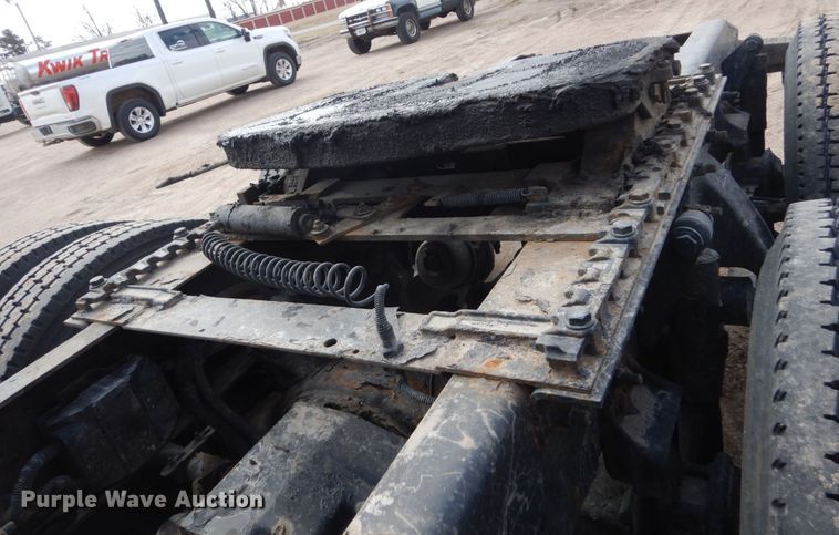 image for item FX9063 2009 Freightliner Columbia semi truck