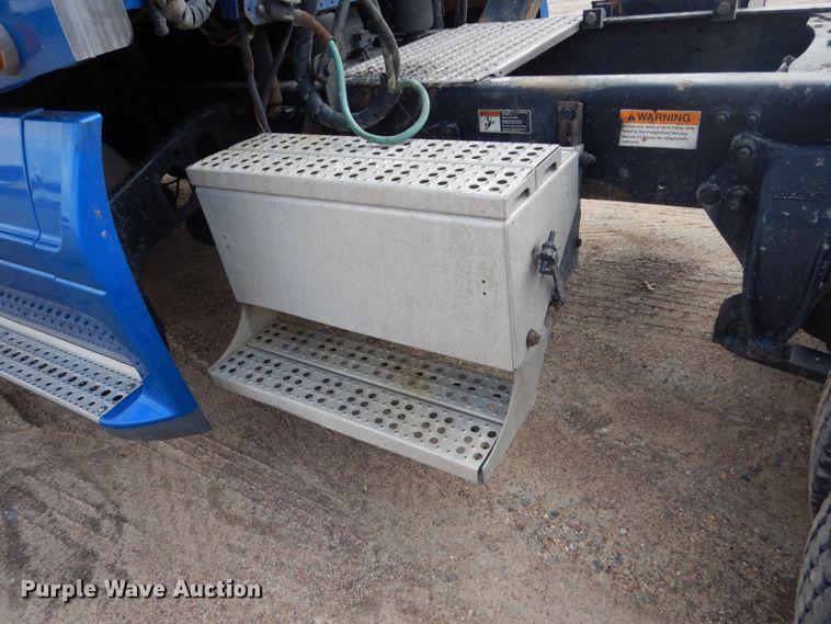 image for item FX9063 2009 Freightliner Columbia semi truck