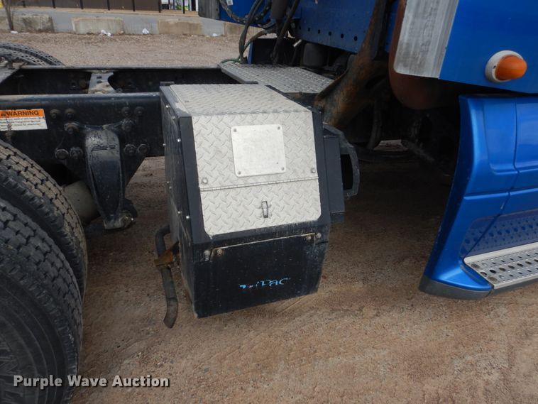 image for item FX9063 2009 Freightliner Columbia semi truck