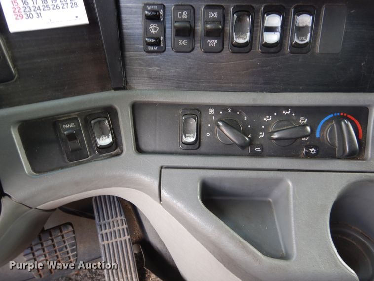 image for item FX9063 2009 Freightliner Columbia semi truck