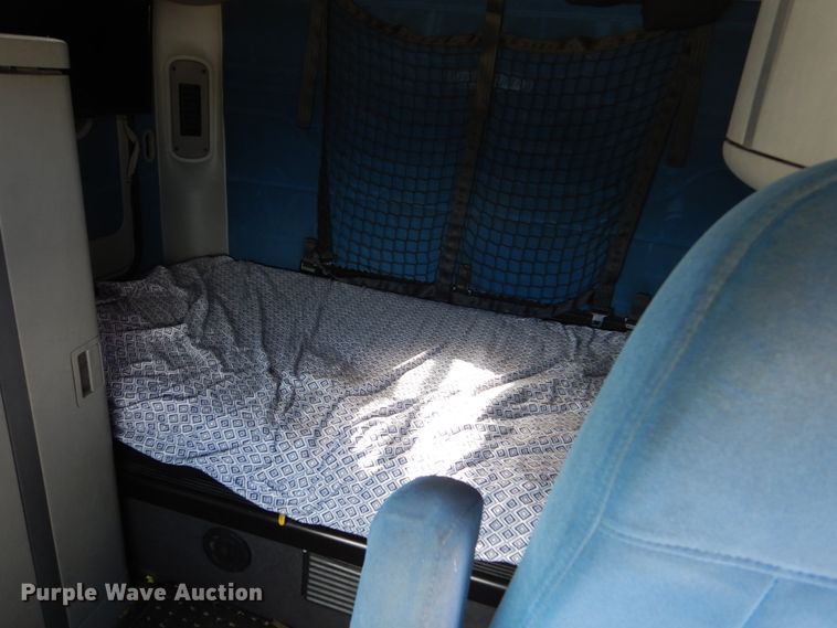 image for item FX9063 2009 Freightliner Columbia semi truck