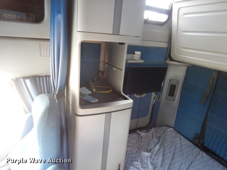 image for item FX9063 2009 Freightliner Columbia semi truck