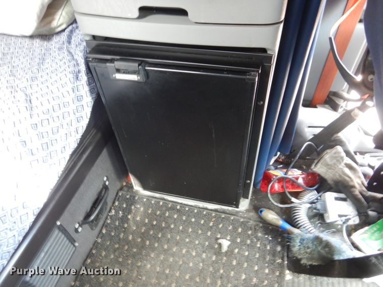 image for item FX9063 2009 Freightliner Columbia semi truck