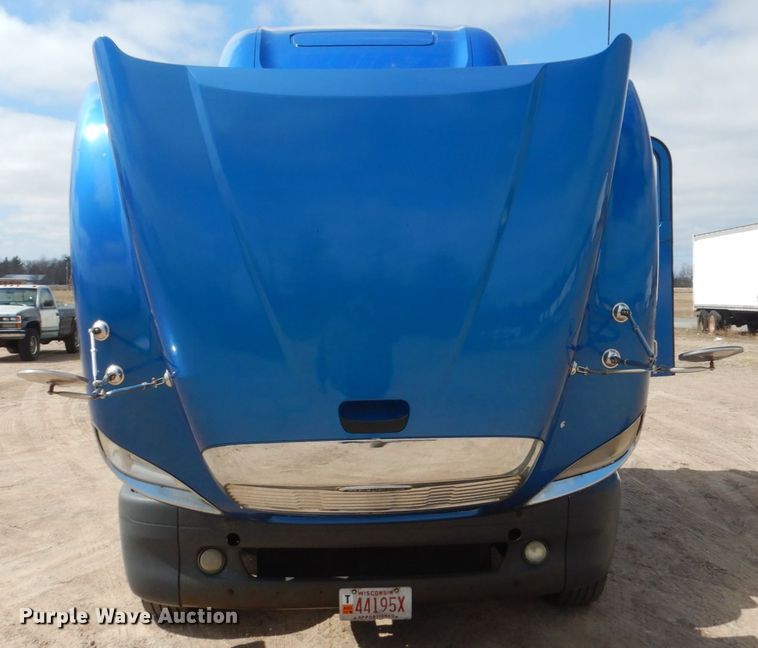 image for item FX9063 2009 Freightliner Columbia semi truck