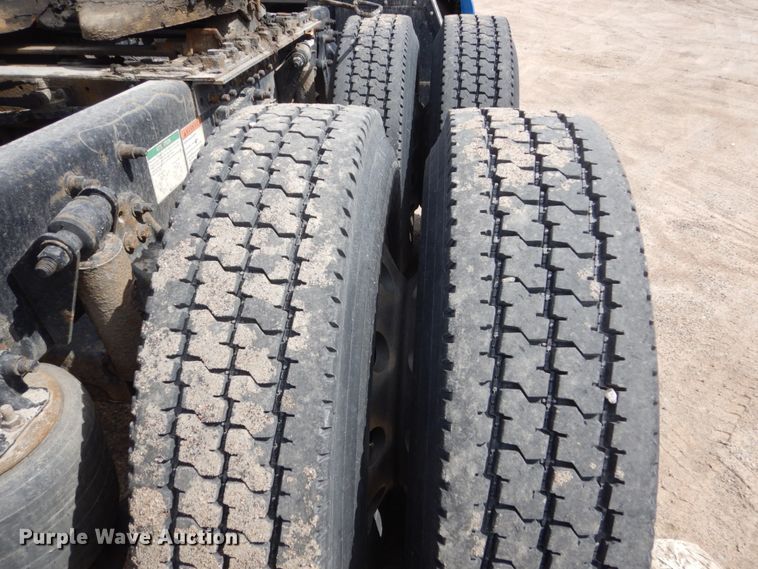 image for item FX9063 2009 Freightliner Columbia semi truck