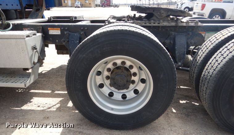 image for item FX9063 2009 Freightliner Columbia semi truck