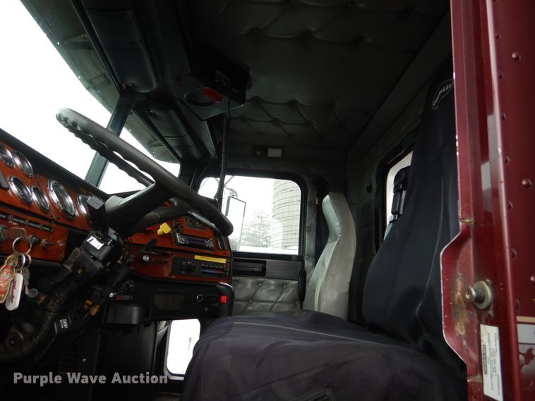 image for item FX9078 1998 Freightliner FLD hook lift container truck