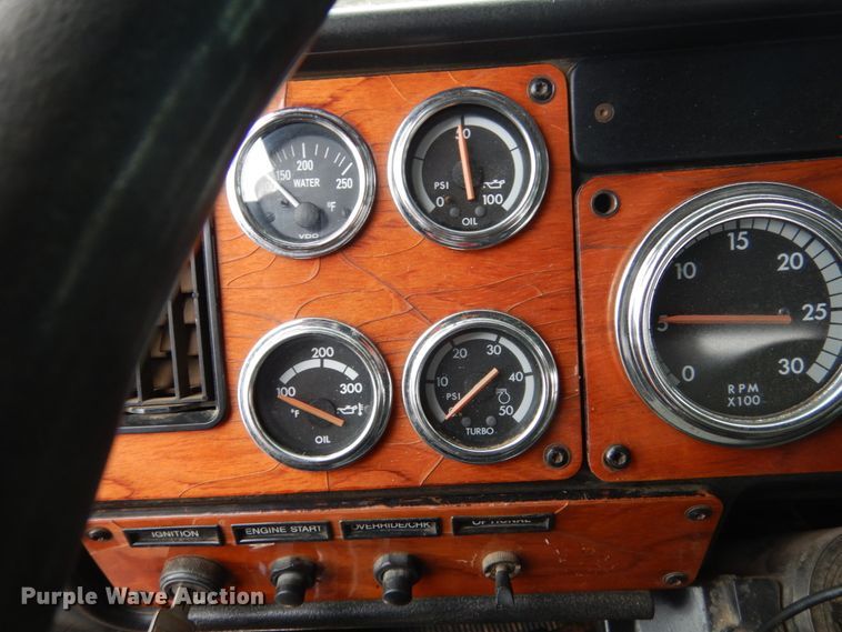 image for item FX9078 1998 Freightliner FLD hook lift container truck