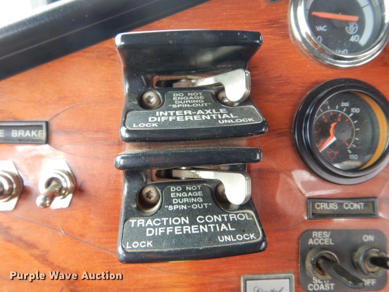 image for item FX9078 1998 Freightliner FLD hook lift container truck