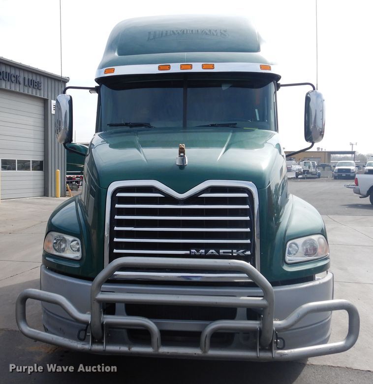 image for item GE9415 2015 Mack CXU613  semi truck