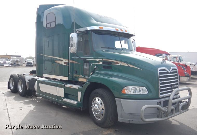 image for item GE9415 2015 Mack CXU613  semi truck