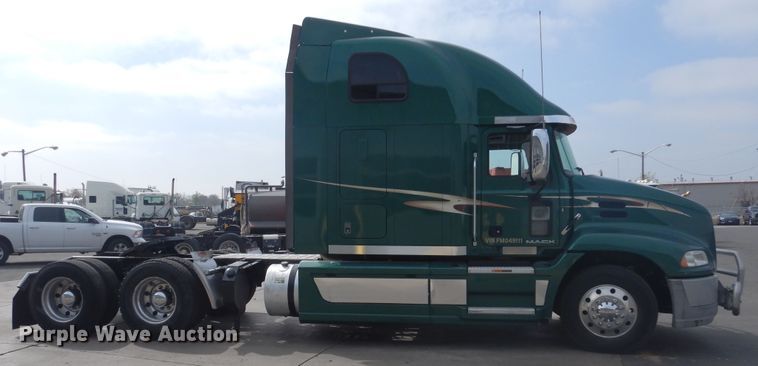 image for item GE9415 2015 Mack CXU613  semi truck