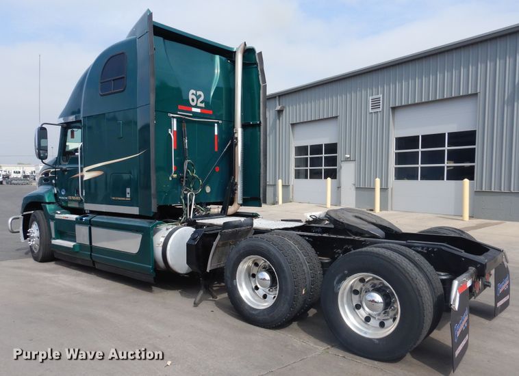 image for item GE9415 2015 Mack CXU613  semi truck