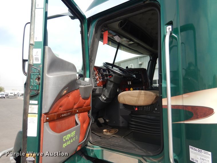 image for item GE9415 2015 Mack CXU613  semi truck