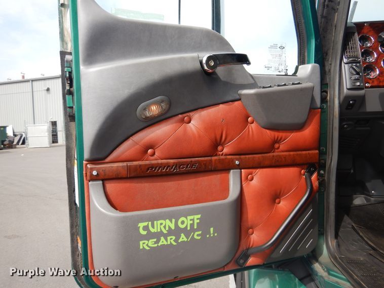 image for item GE9415 2015 Mack CXU613  semi truck