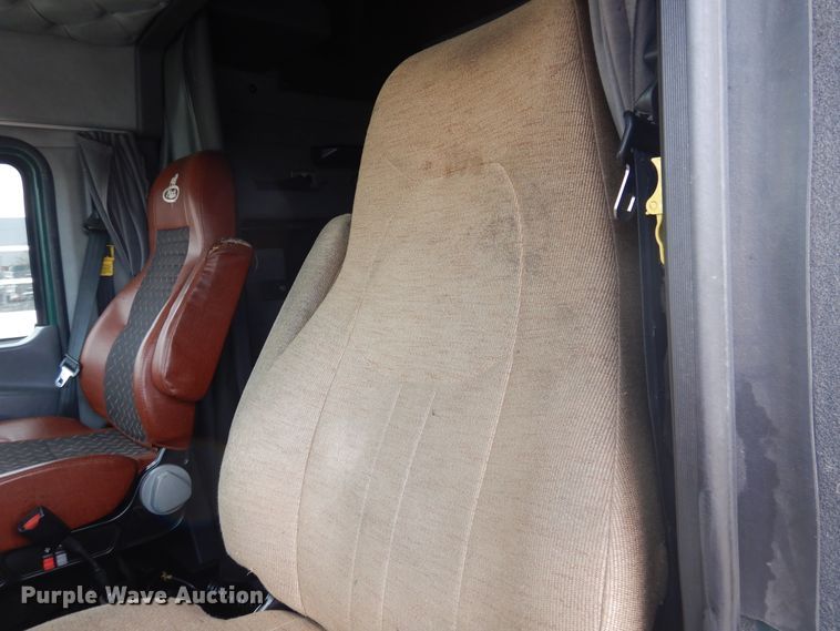 image for item GE9415 2015 Mack CXU613  semi truck