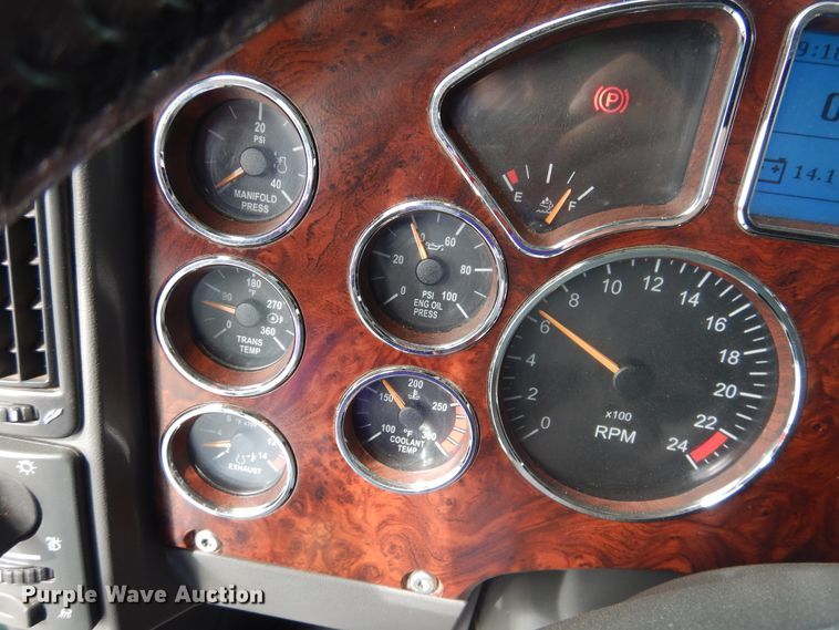 image for item GE9415 2015 Mack CXU613  semi truck