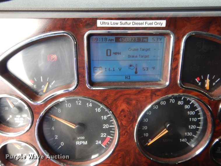 image for item GE9415 2015 Mack CXU613  semi truck