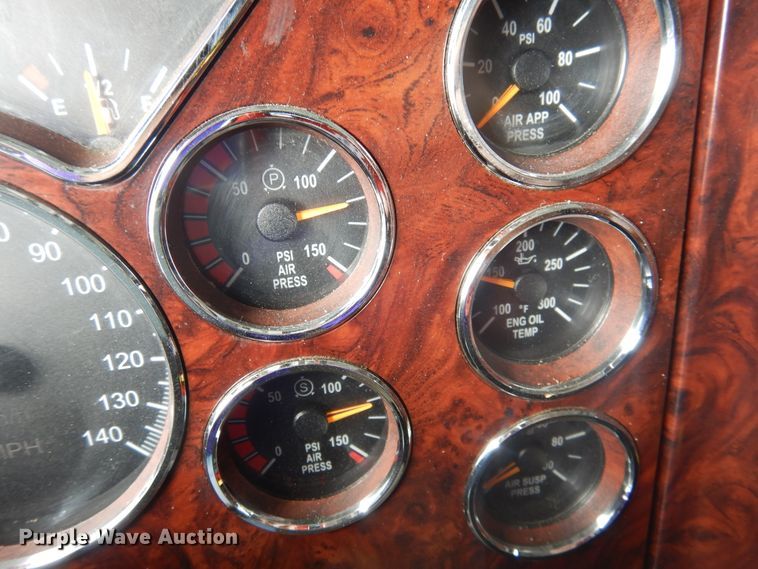 image for item GE9415 2015 Mack CXU613  semi truck