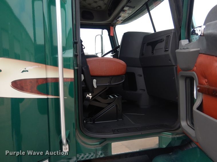 image for item GE9415 2015 Mack CXU613  semi truck