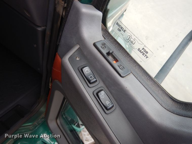 image for item GE9415 2015 Mack CXU613  semi truck