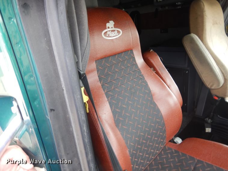 image for item GE9415 2015 Mack CXU613  semi truck