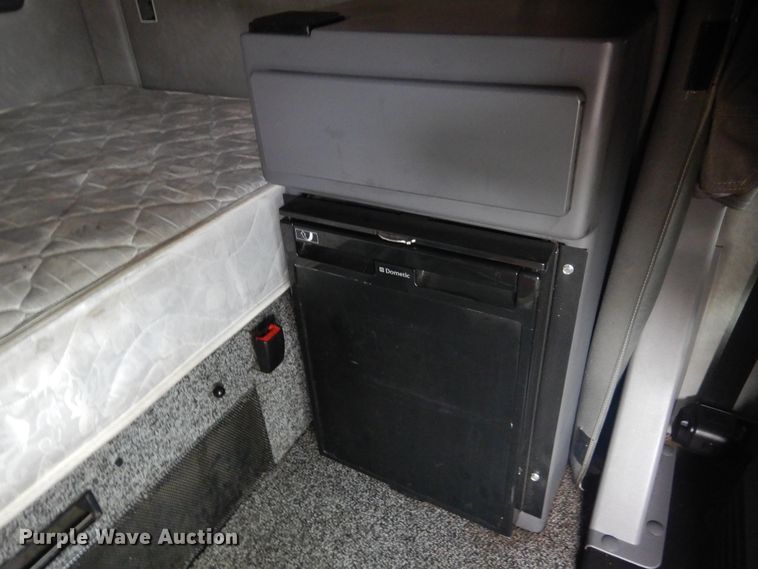 image for item GE9415 2015 Mack CXU613  semi truck