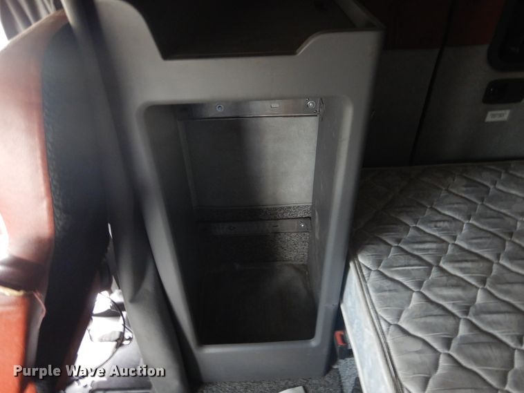 image for item GE9415 2015 Mack CXU613  semi truck