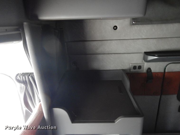 image for item GE9415 2015 Mack CXU613  semi truck