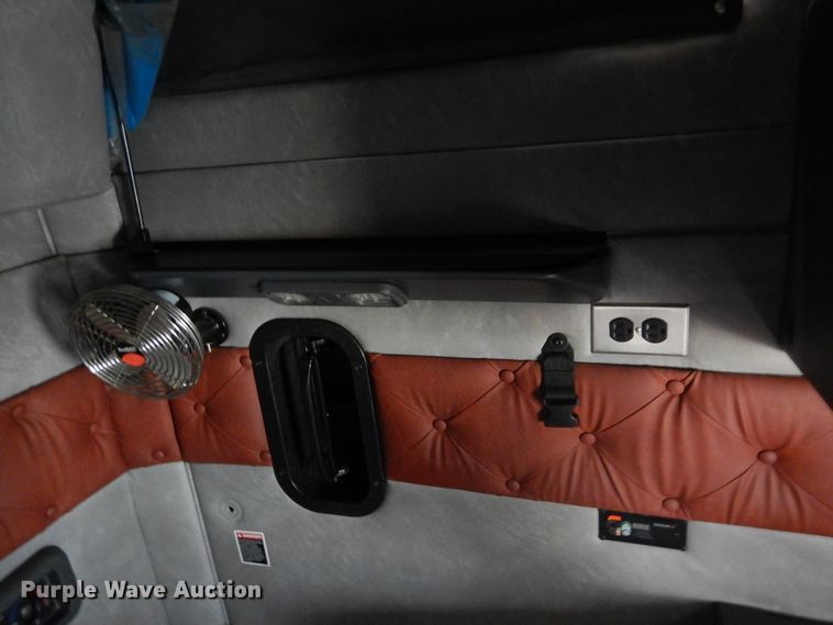 image for item GE9415 2015 Mack CXU613  semi truck