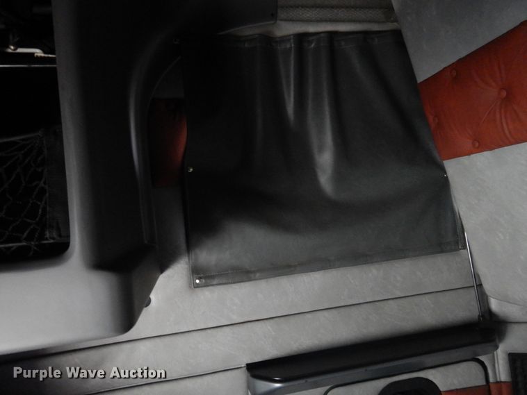 image for item GE9415 2015 Mack CXU613  semi truck