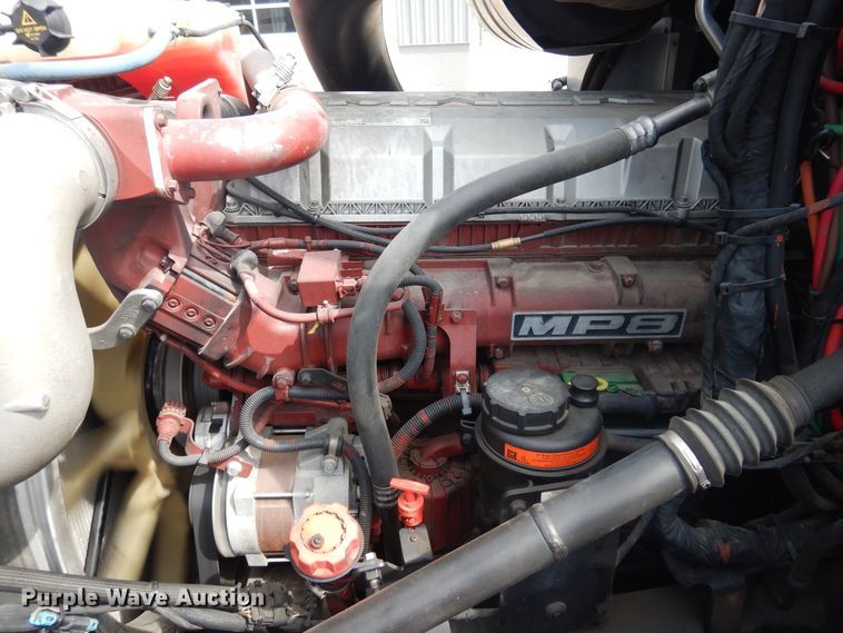 image for item GE9415 2015 Mack CXU613  semi truck