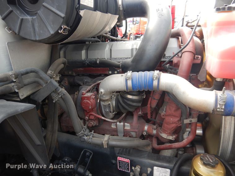 image for item GE9415 2015 Mack CXU613  semi truck