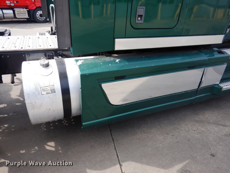 image for item GE9415 2015 Mack CXU613  semi truck