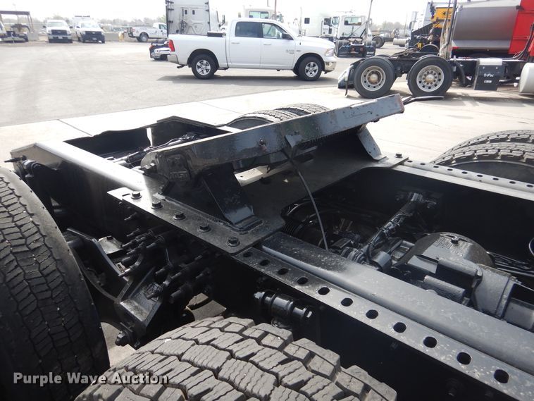 image for item GE9415 2015 Mack CXU613  semi truck