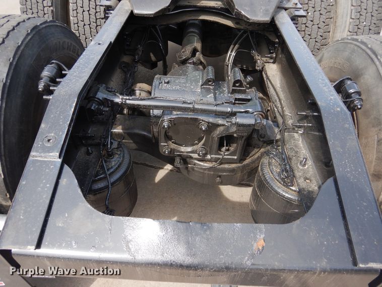 image for item GE9415 2015 Mack CXU613  semi truck