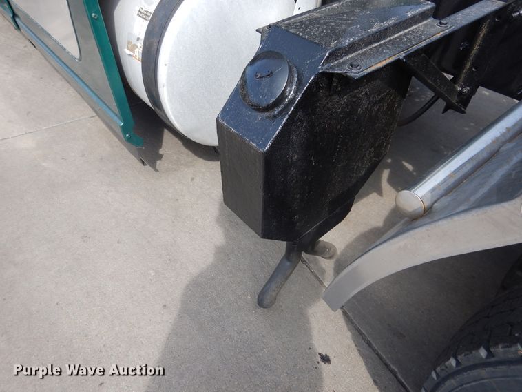 image for item GE9415 2015 Mack CXU613  semi truck