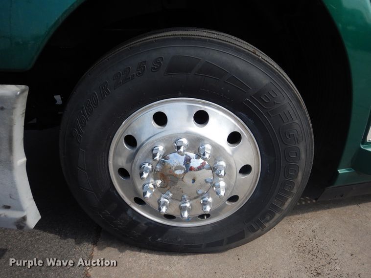 image for item GE9415 2015 Mack CXU613  semi truck