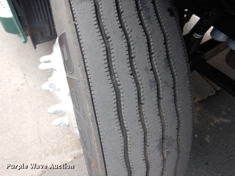 image for item GE9415 2015 Mack CXU613  semi truck